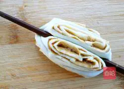 Illustration of how to make sesame sauce flower rolls 11