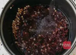 Illustration of how to make purple rice and multigrain porridge 3