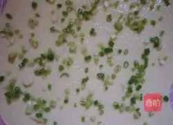 Illustration of how to make green onion rolls 6