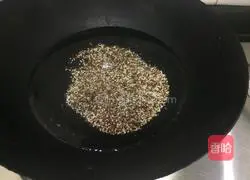 Illustration of how to make quinoa rice balls 2