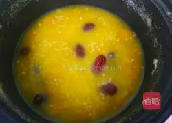 Illustration of how to make red dates, millet and pumpkin porridge 8