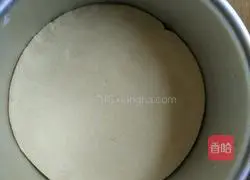 Illustration of how to make cornmeal coconut custard filling cake 5