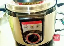 Illustration of how to make Qi-tonifying and spleen-strengthening eight-treasure porridge 6