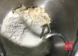 Illustration of how to make mini hamburgers 6