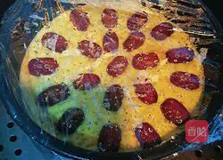 Illustration of how to make cornmeal and red date hair cake 8