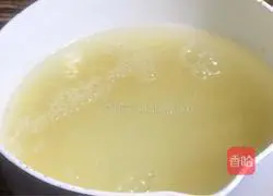 Illustration of making black fungus and millet porridge 2