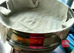 Illustration of how to make scallion rolls 13