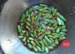 Illustration of making braised beans and noodles 14