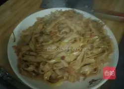 Illustration of how to make fried rice noodles with eggs 7