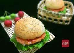 Illustration of how to make shrimp burgers 10