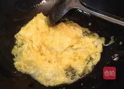 Illustration of how to make leek and egg box 3