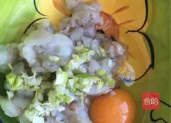 Illustration of how to make shrimp burgers 3