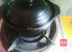Illustration of how to make claypot rice 8