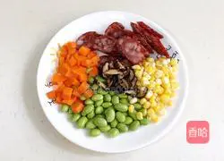 Illustration of how to make braised sausage and vegetable rice 2
