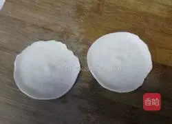 Illustration of how to make leek, egg and shrimp skin pot stickers 7