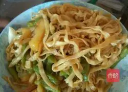 Iron pot stewing Illustration of making noodles 8