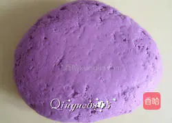 Purple Illustration of how to make potato rose rolls 3