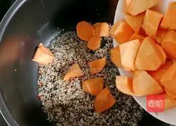 Illustration of how to make sweet potato and quinoa porridge 5