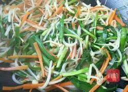 Illustration of how to make spring rolls and vegetarian dishes 11