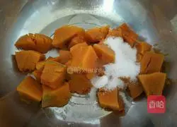 Illustration of how to make pumpkin hair cake 3