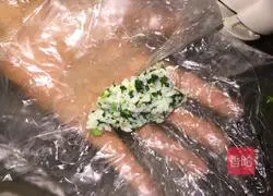 Illustration of how to make caviar rice balls 7