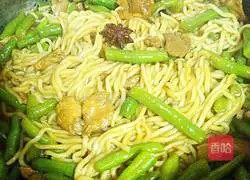 Illustration of how to make braised beans and noodles 13