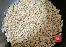 Illustration of how to make rice, brown rice and eyebrow bean porridge 6