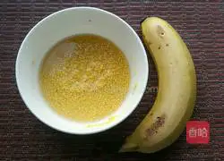 Illustration of how to make banana and millet porridge 1