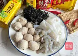 Illustration of how to make shrimp and seaweed rice noodles 1