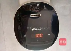 Illustration of how to make stomach-nourishing yam and millet porridge 6