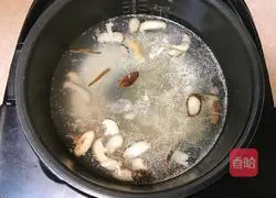 Illustration of how to make mushroom and scallop porridge 9