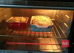 Illustration of how to make shrimp and cheese colorful baked rice 17