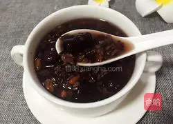 Illustration of how to make black rice and red date porridge 8