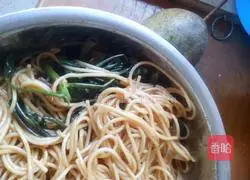 Sour, spicy and cool Illustration of making noodles 21