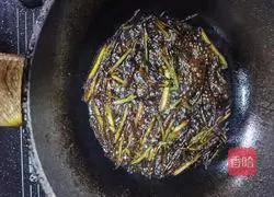 Illustration of how to make scallion oil rice noodles 6