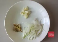 Illustration of how to make shredded pork pancakes 5