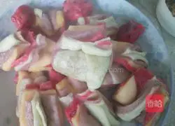 Illustration of how to make fruit flower rolls 4