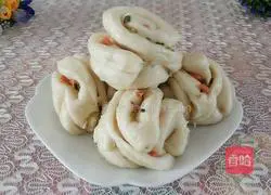 Illustration of how to make onion-flavored ham rolls 12