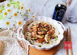 Illustration of how to make rice noodles with mushrooms and chicken 13