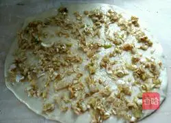 Illustration of how to make scallion rolls 9