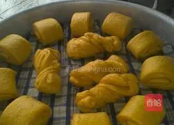 Illustration of how to make pumpkin rolls 11