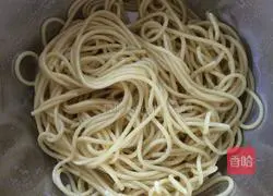 Illustration of how to make spicy cold noodles 4