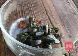 Illustration of how to make cabbage, frozen tofu and preserved egg porridge 5