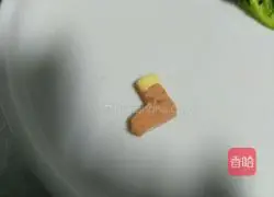 Illustration of how to make Christmas snowman rice balls 12