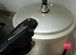 Illustration of how to make pumpkin and mung bean barley porridge 8