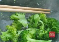 pIllustration of how to make claypot rice 5