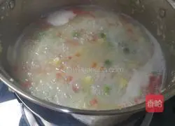 Illustration of how to make carrot, corn, pea and minced meat porridge 3