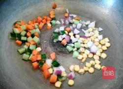 Illustration of how to make Italian screw noodles 4