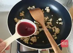 Classic Italian Bolognese Recipe Illustration 6