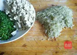 Illustration of how to make vegetarian pot stickers 2